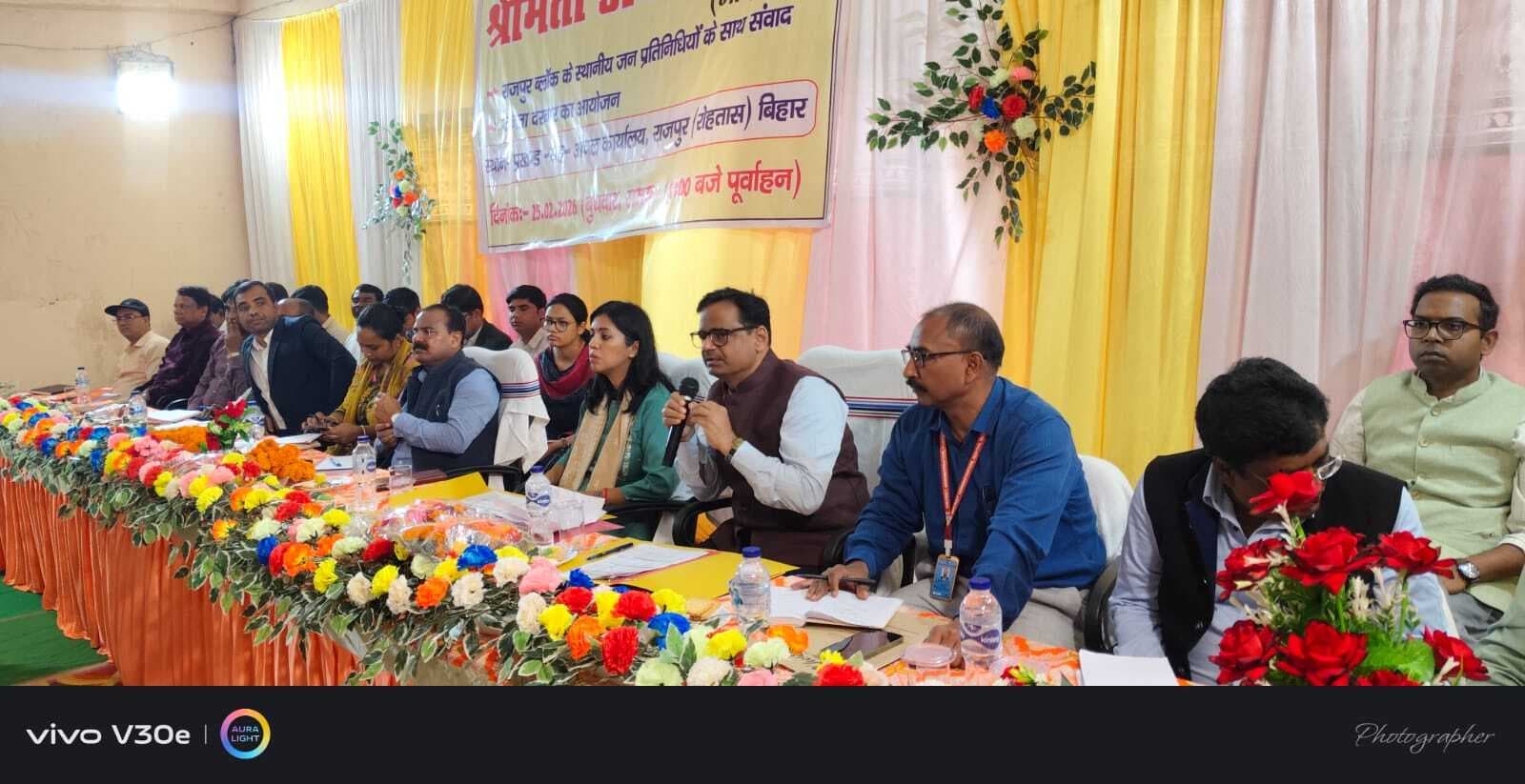 शिकायतों का समाधान 48 से 72 घंटे के अंदर होगा : डीएम