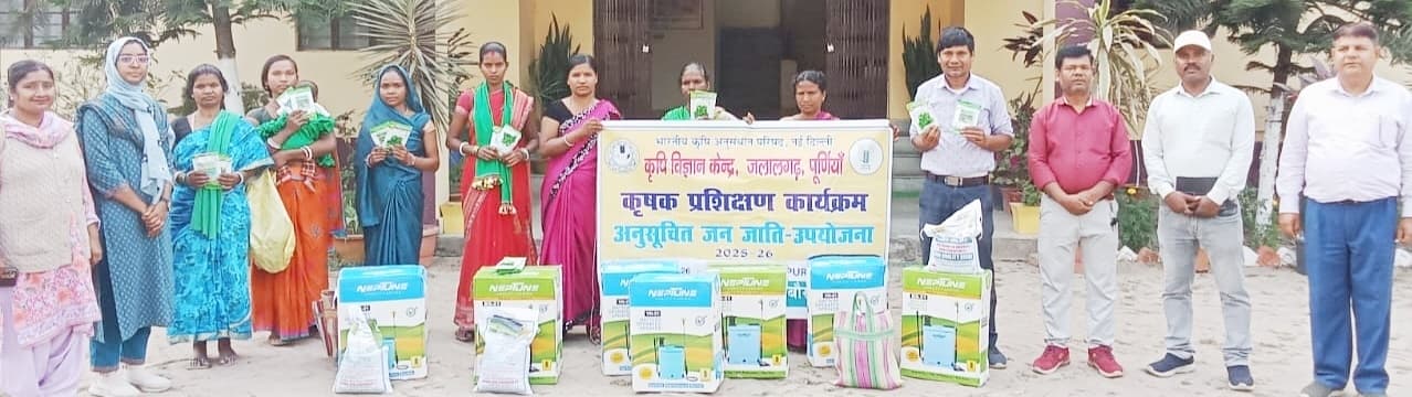 बैसा सीमा के 10 कृषकों के बीच कृषि यंत्र पावर स्प्रे का वितरण