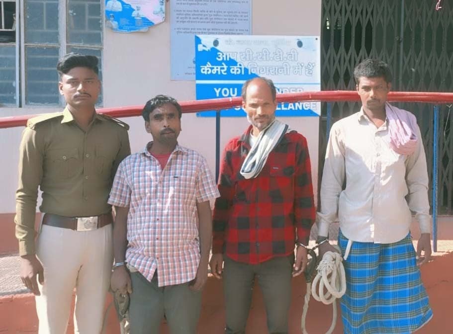 हंगामा करते तीन शराबी गिरफ्तार