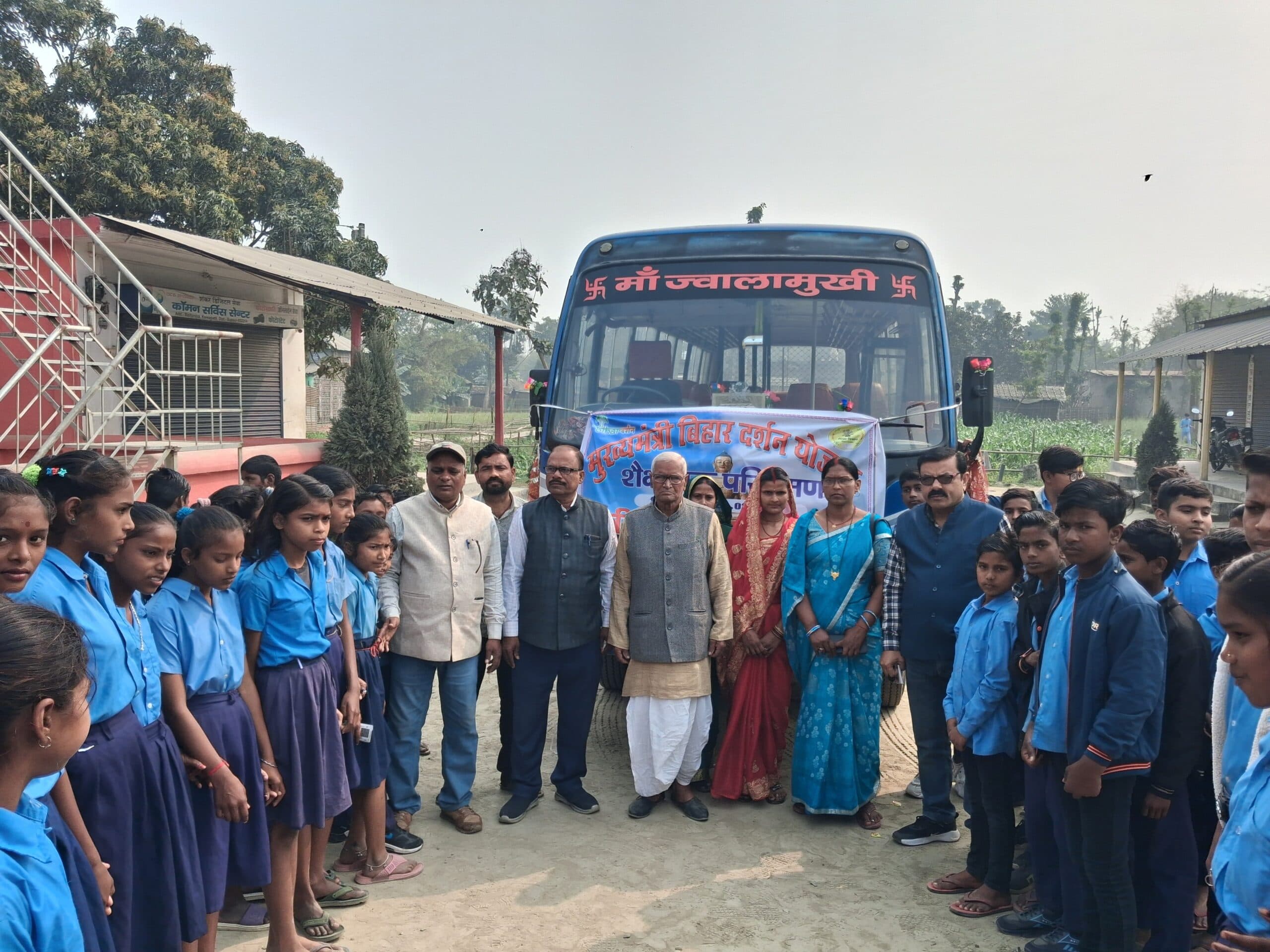 मुख्यमंत्री बिहार दर्शन योजना के तहत 55 छात्र शैक्षणिक परिभ्रमण पर रवाना