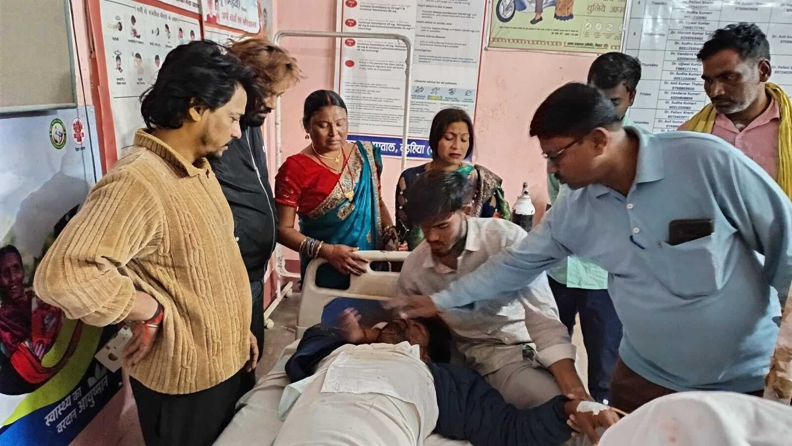 दुर्घटना में एक बाइक पर सवार दंपती समेत तीन जख्मी