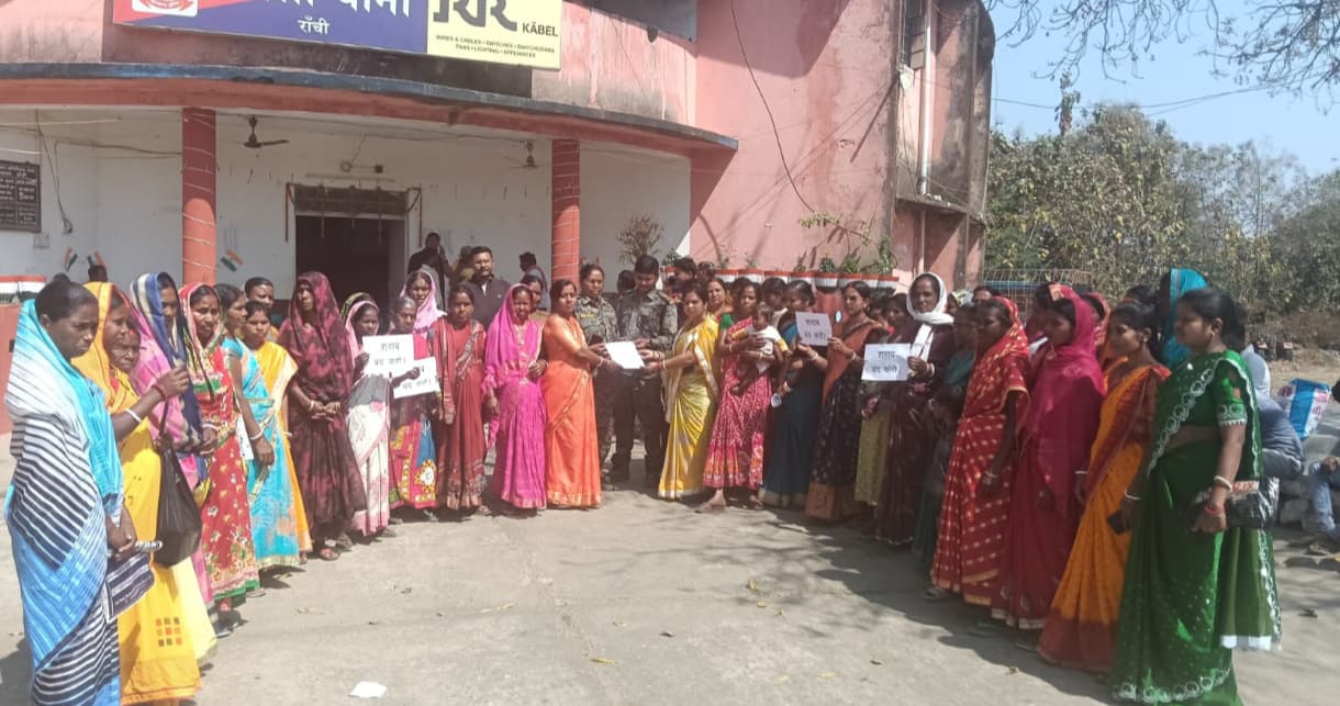 नशा के खिलाफ महिलाओं ने खोला मोर्चा, थाना में शिकायत की