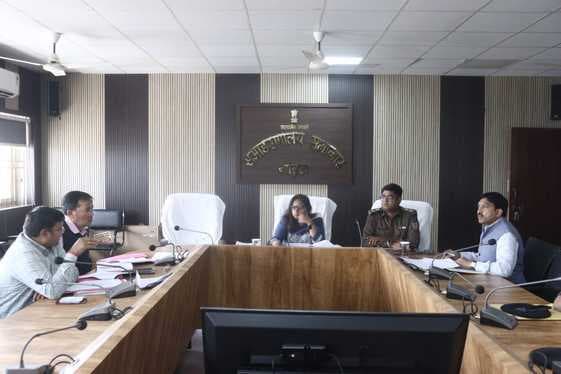 सोशल मीडिया पर निगरानी और असामाजिक तत्वों के खिलाफ कड़ी कार्रवाई के दिये निर्देश