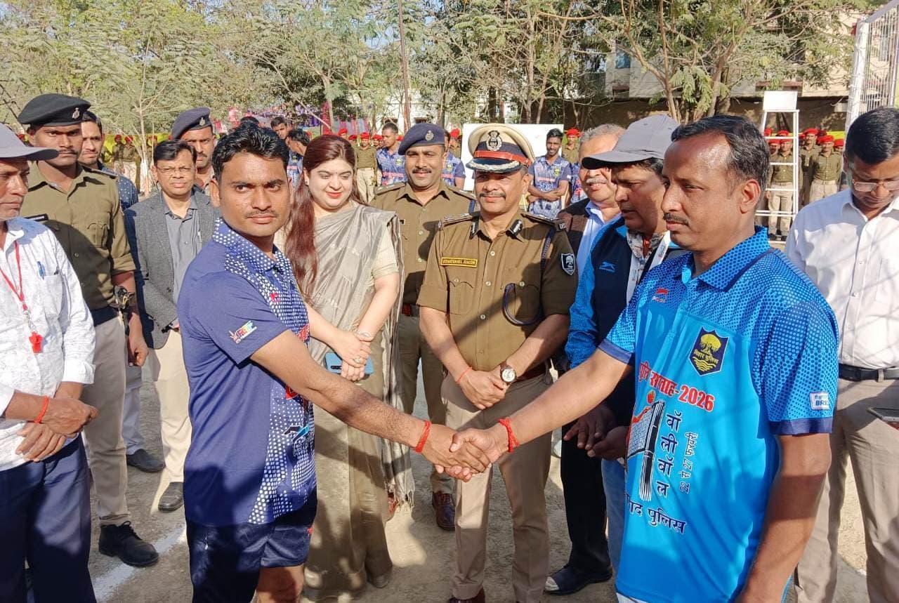 पुलिस सप्ताह : वॉलीबॉल टूर्नामेंट का विजेता बना नवीनगर