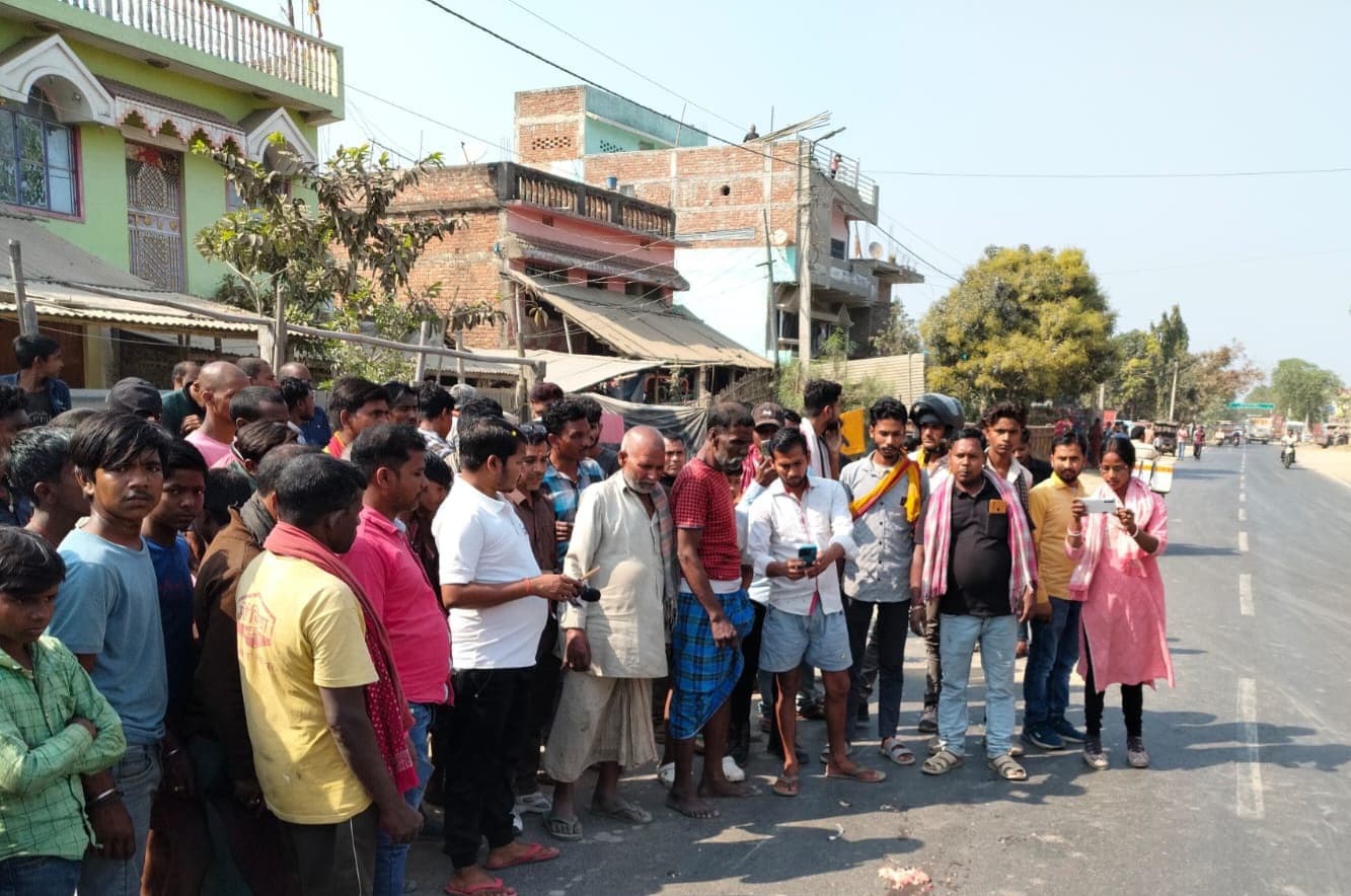 कुरसेला हवाई अड्डा मोड़ के पास ट्रक से कुचलकर अधेड़ की मौत