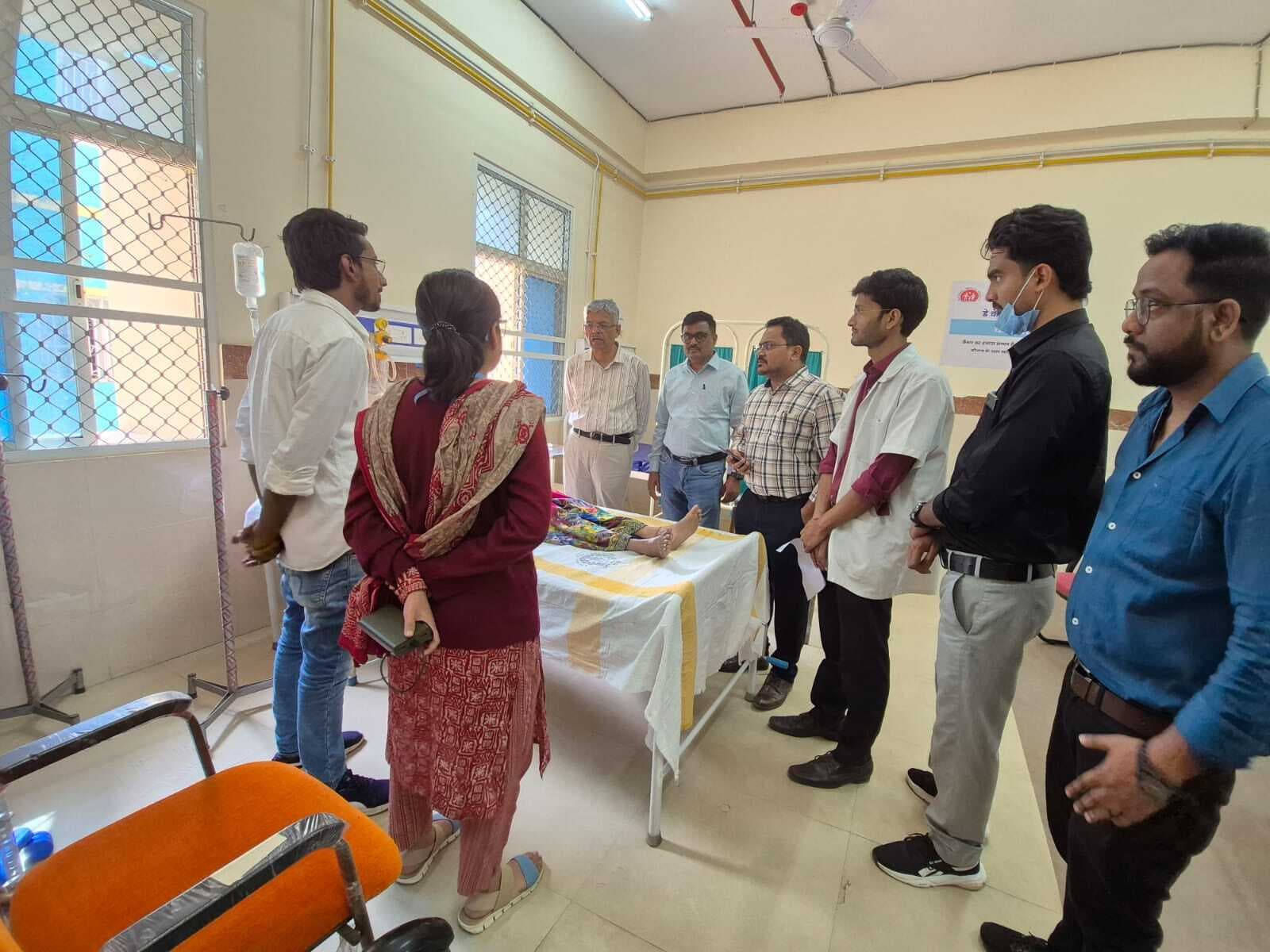 स्तन कैंसर पीड़ित मरीज की पहली की मोथेरेपी सफलता पूर्वक की गयी