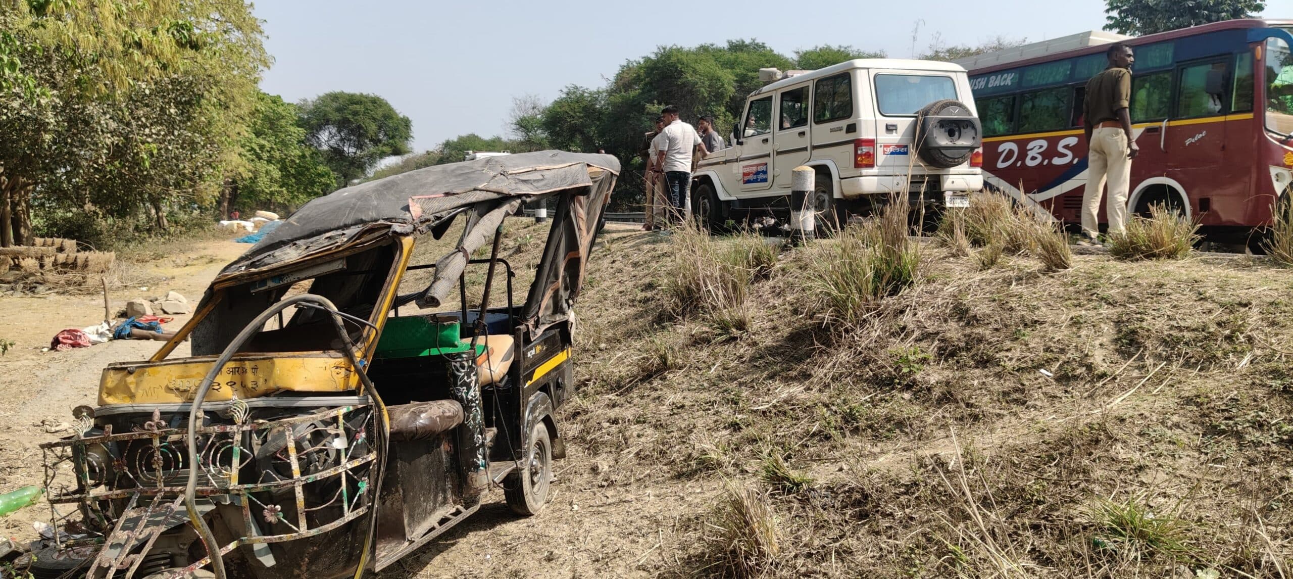 बेटी की शादी के लिए छेका करने जा रहे पिता की मौत, जीजा सहित आधा दर्जन लोग जख्मी