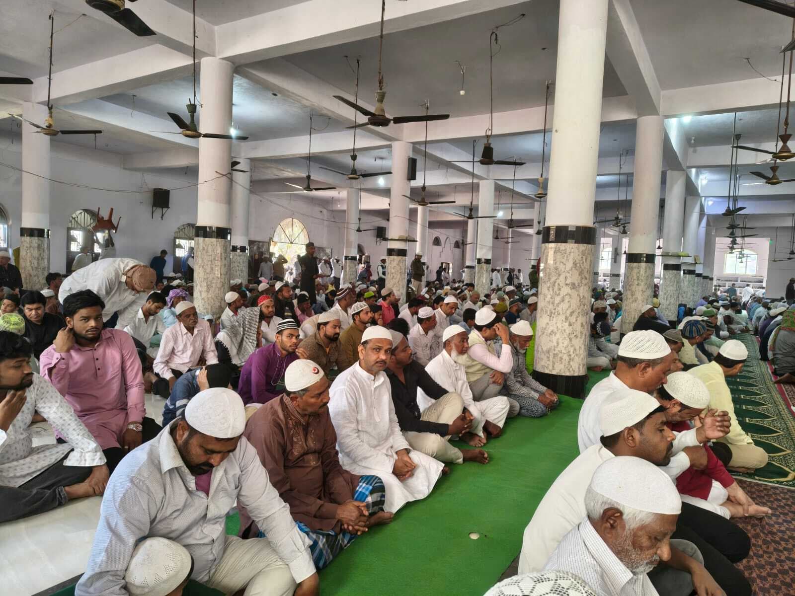 रमजान के दूसरे जुमे पर मस्जिदों में उमड़ी अकीदतमंदों की भीड़