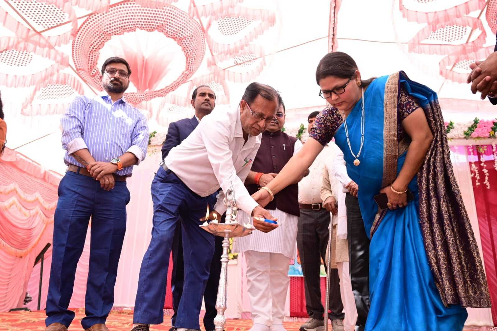 सेंट थॉमस विद्यालय में रंग उत्सव पर भव्य सांस्कृतिक कार्यक्रम