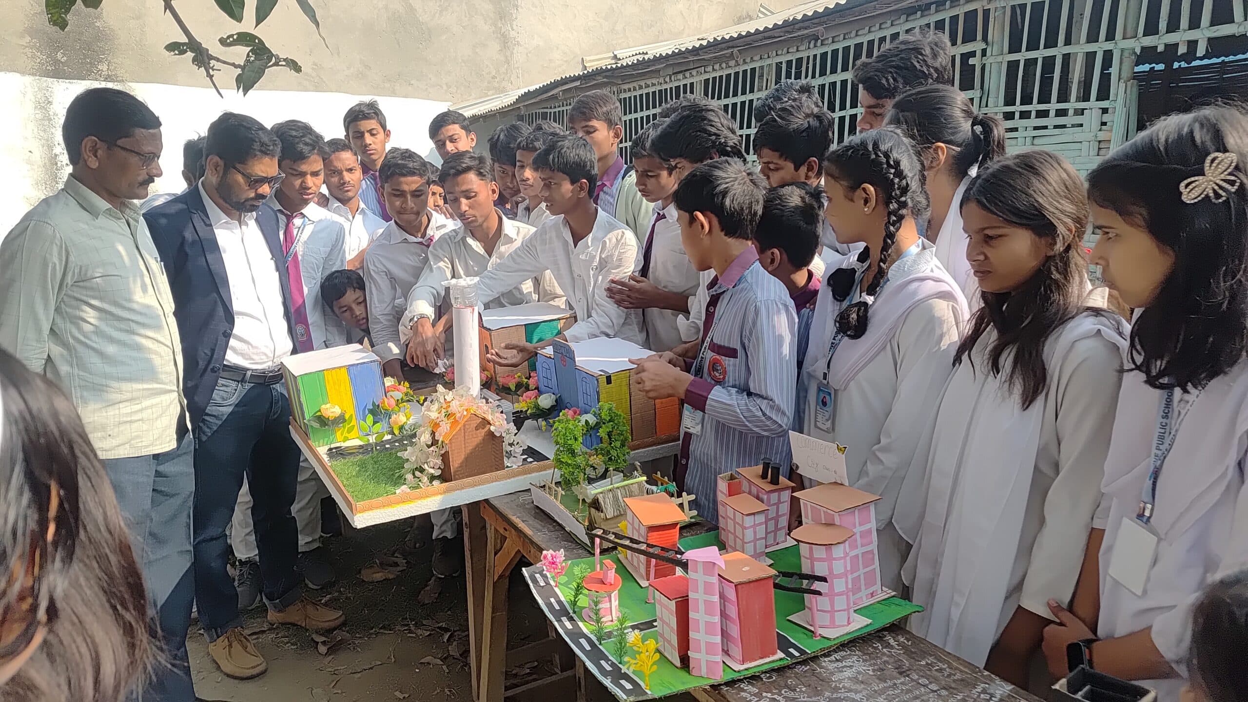 बच्चों ने प्रदर्शित किये साइंस आधारित प्रोजेक्ट