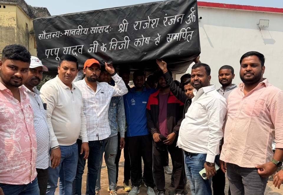 सांसद के सौजन्य से खिलाड़ियों को अभ्यास के लिए मिला गद्दा