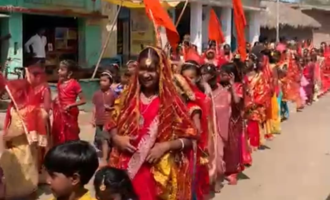 राधा कृष्ण ठाकुरबाड़ी मंदिर की स्थापना दिवस पर निकाली गयी शोभायात्रा