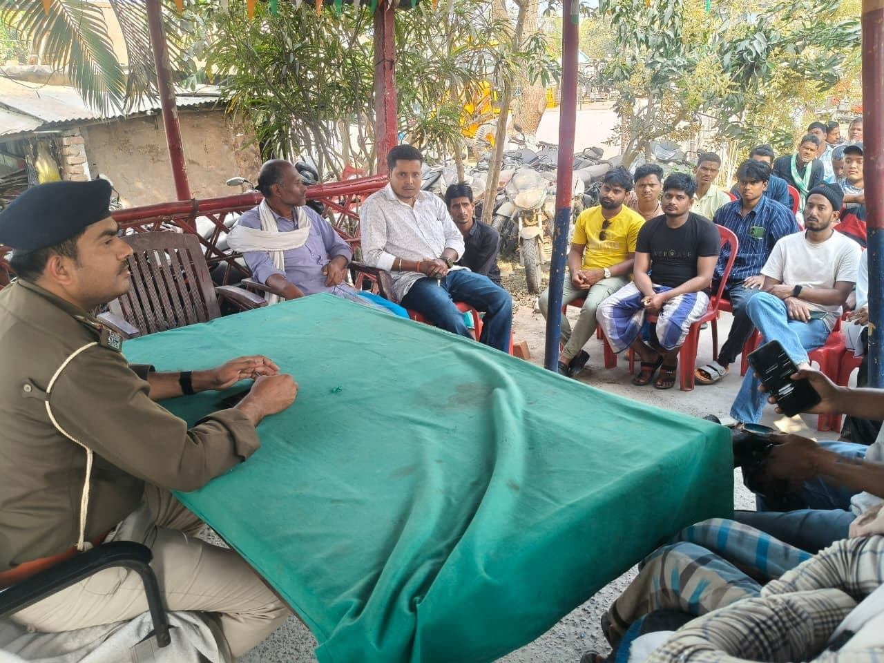 बलिया बेलौन में होली को ले शांति समिति की हुई बैठक