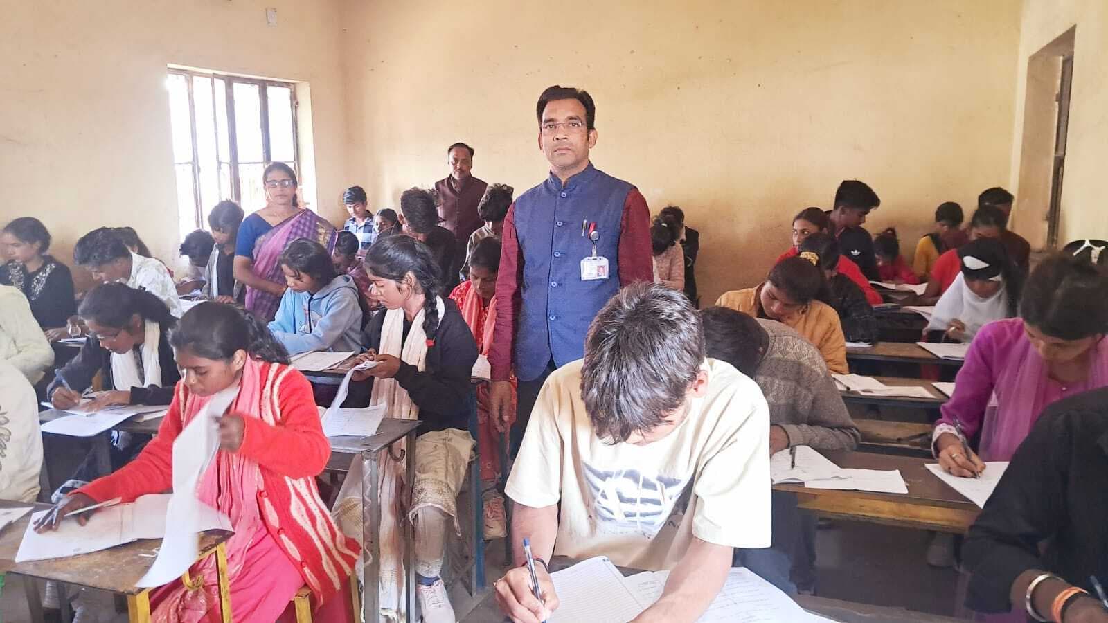 केंद्रों पर कड़ी निगरानी में हुई 11वीं बोर्ड परीक्षा