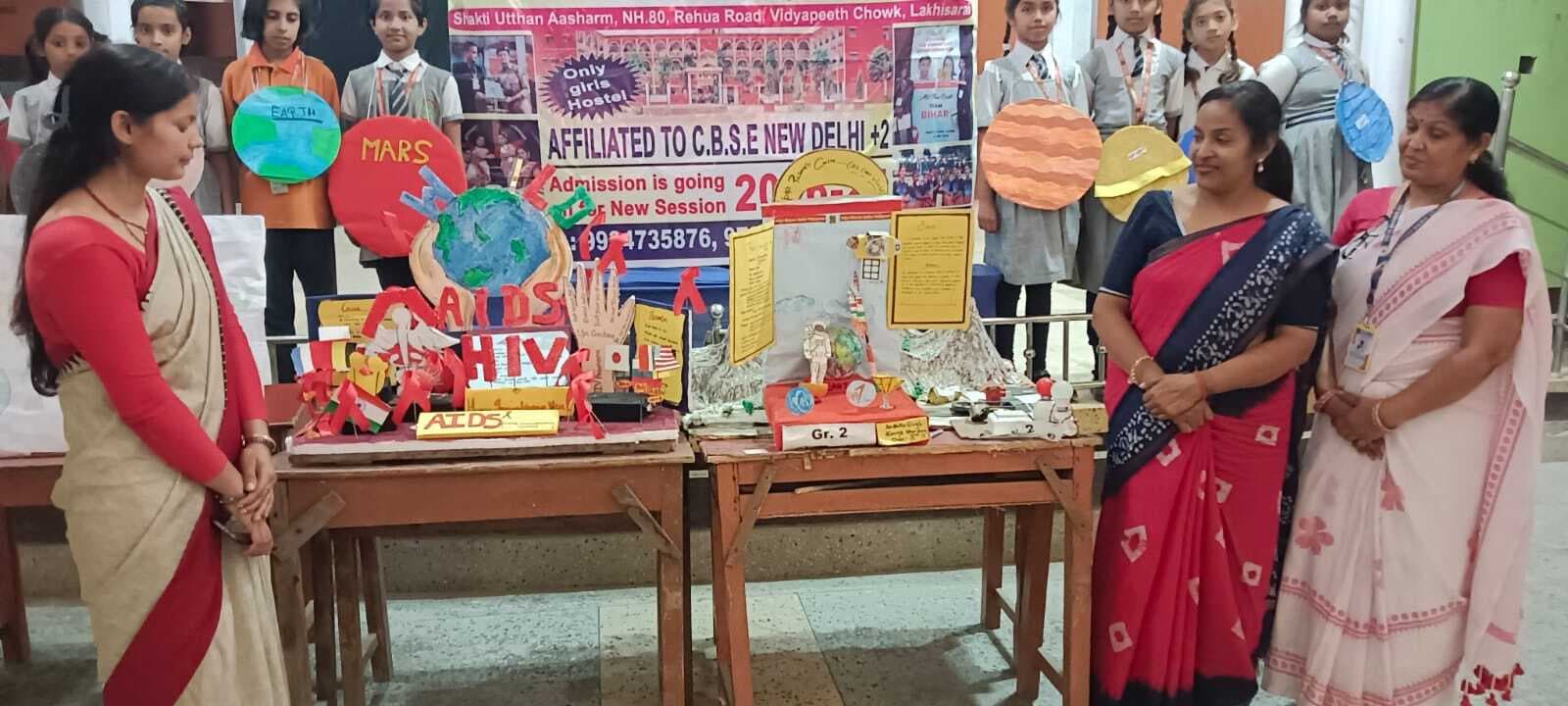 नन्हें वैज्ञानिकों ने मॉडलों के जरिये दिखायी अपनी प्रतिभा