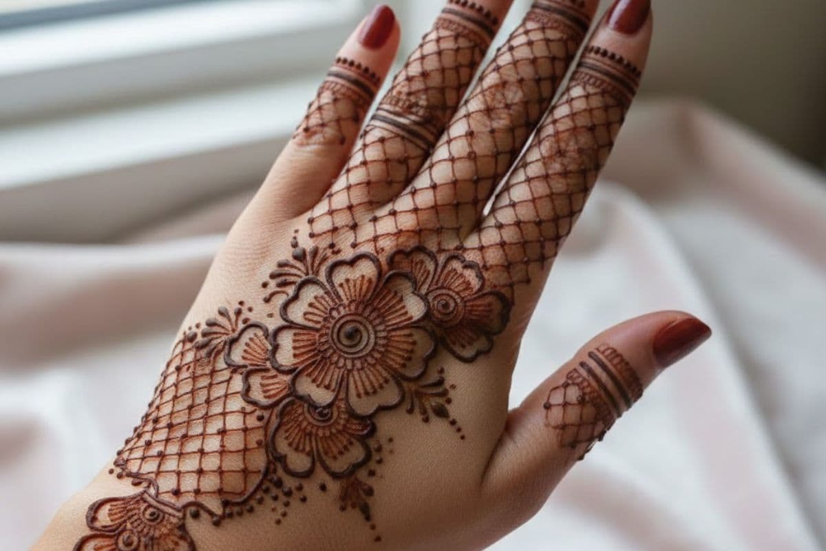 flower net mehndi design