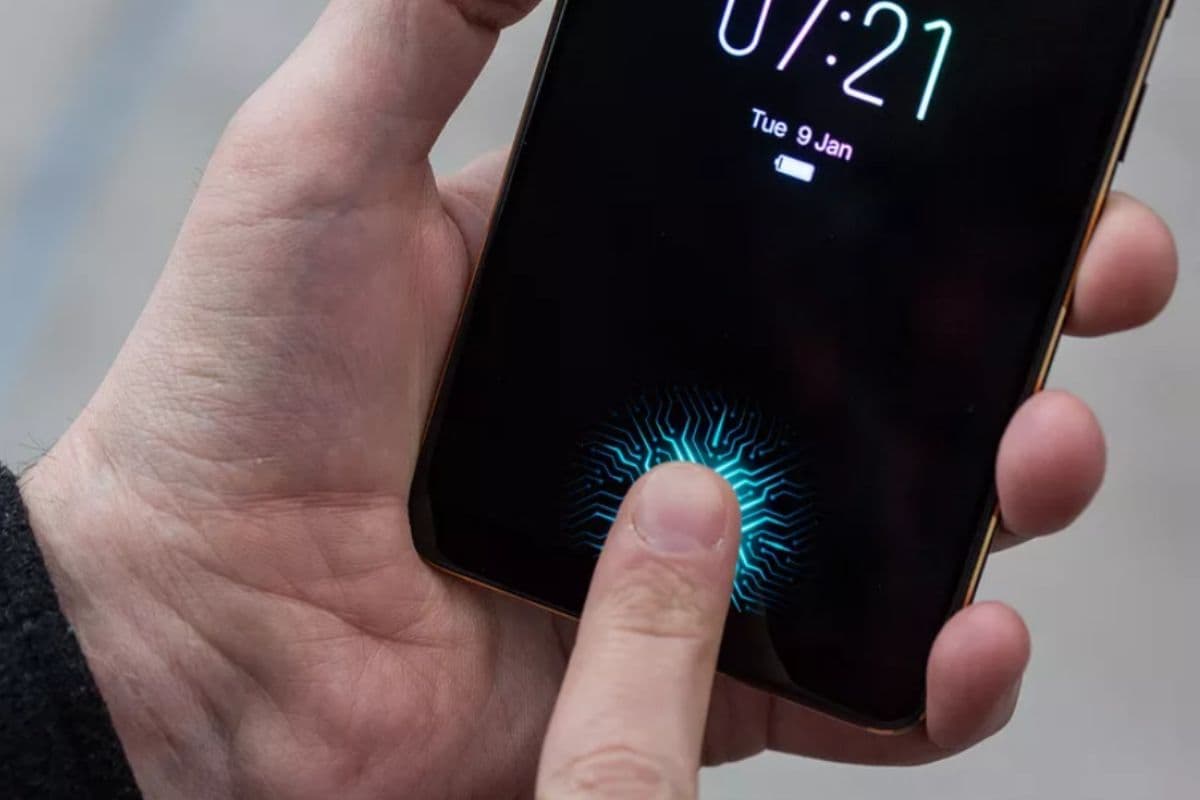 सिर्फ छूते ही मोबाइल की स्क्रीन कैसे काम करने लगती है? जानें इसके पीछे की टेक्नोलॉजी