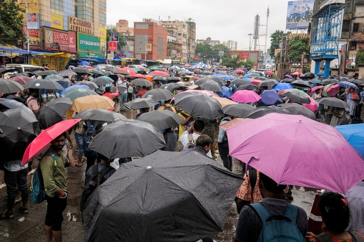 Rain Alert: अंधड़, बारिश और बर्फबारी का अलर्ट, इन राज्यों में हीटवेव, जानें मौसम का ताजा हाल