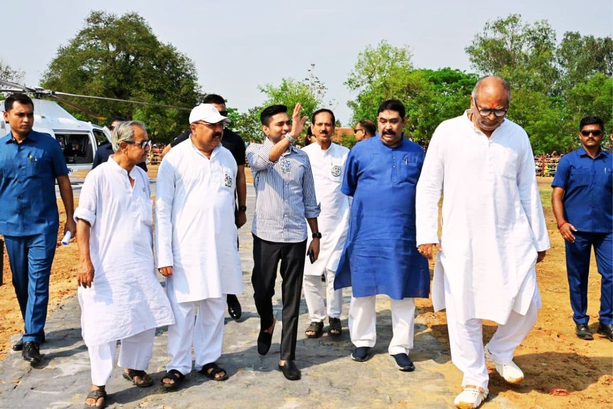 राम के नाम पर हुड़दंग और तलवारें मंजूर नहीं, बीरभूम में भाजपा पर बरसे अभिषेक बनर्जी, मंच में लगी आग