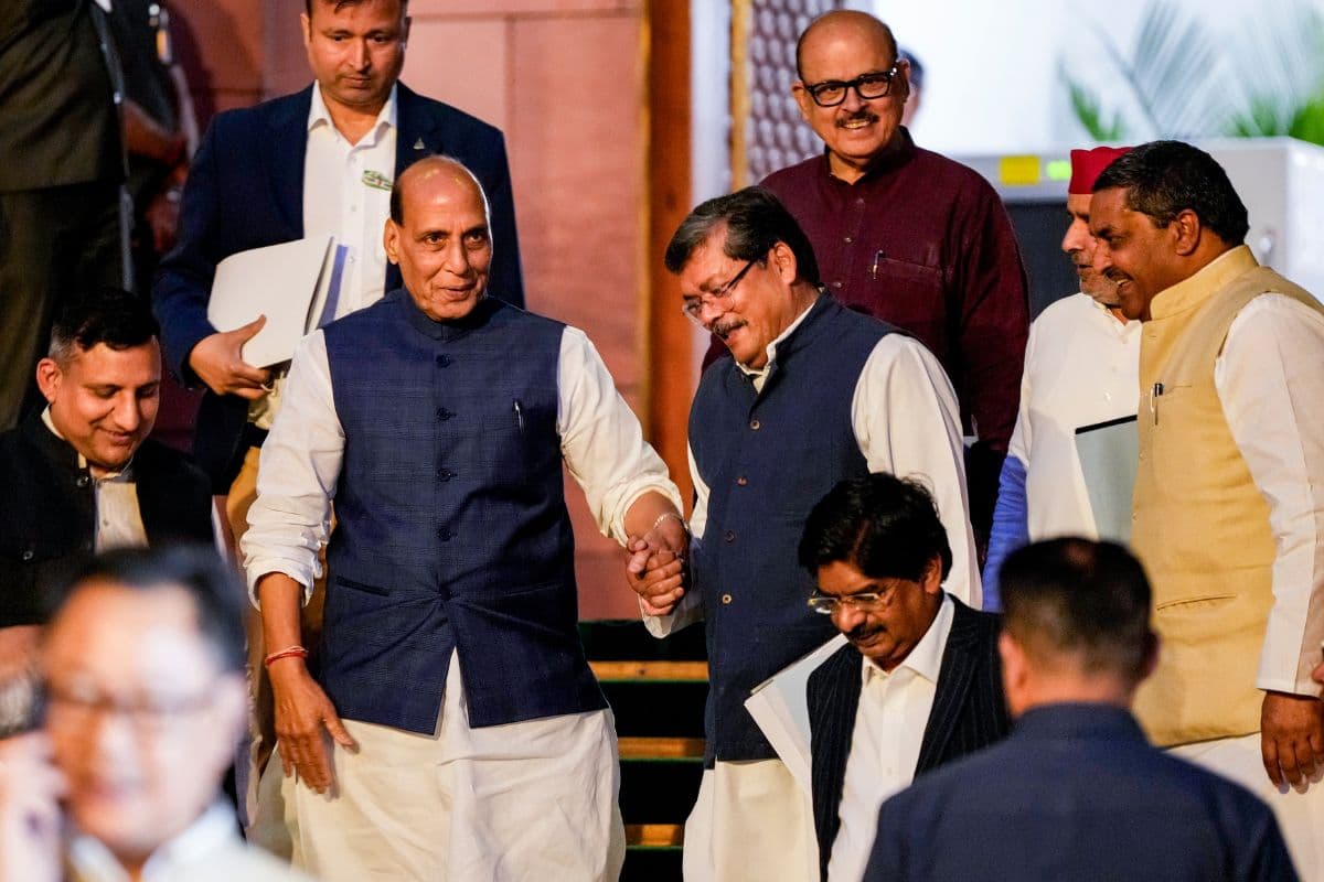 ऑल पार्टी मीटिंग में विदेश मंत्री की दो टूक, कहा- हम पाकिस्तान की तरह दलाल राष्ट्र नहीं