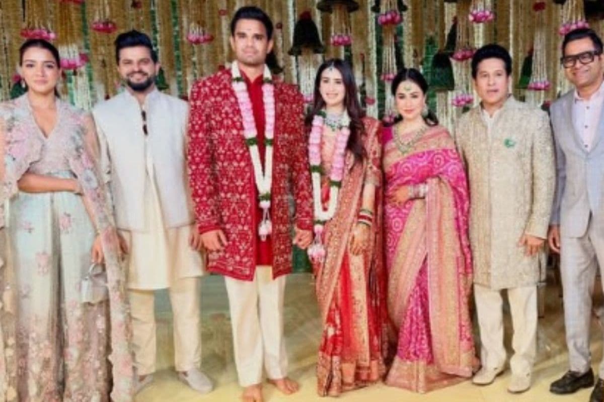 सचिन तेंदुलकर के बेटे अर्जुन की हुई सानिया चंदोक से शादी, आशीर्वाद देने पहुंचे कई दिग्गज