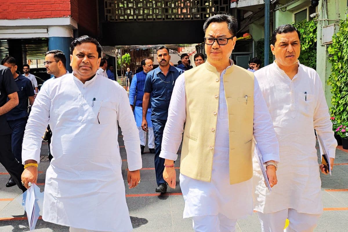 चुनाव 2026 को ममता बनर्जी कर रहीं हाईजैक! चुनाव आयोग पहुंची BJP, बंगाल में ‘अराजकता’ के लगाये आरोप