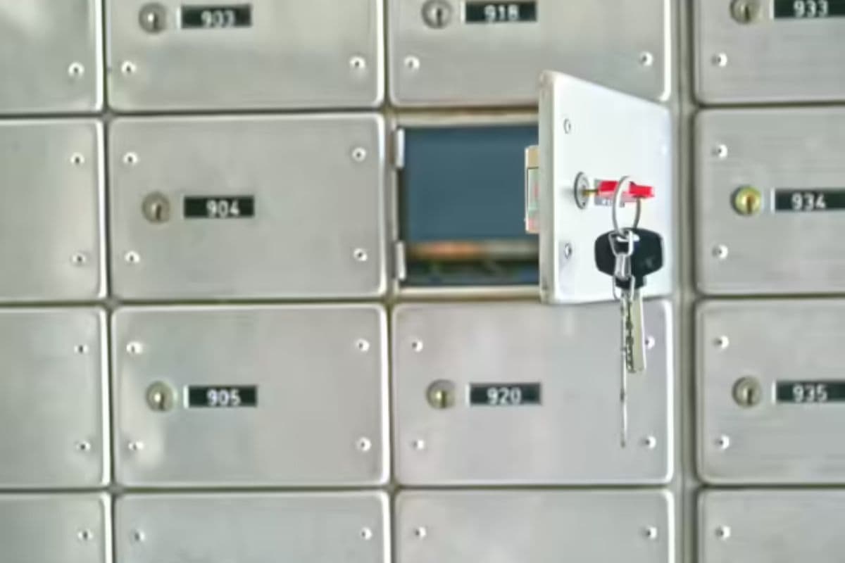 क्या होगा अगर आप बैंक लॉकर का किराया देना भूल जाएं? जानें सामान जब्त होने से लेकर लॉकर तोड़ने तक के नियम