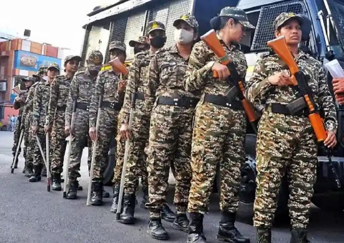 बंगाल में पुलिस हाई अलर्ट पर, बढ़ाई गयी रेलवे स्टेशनों की सुरक्षा