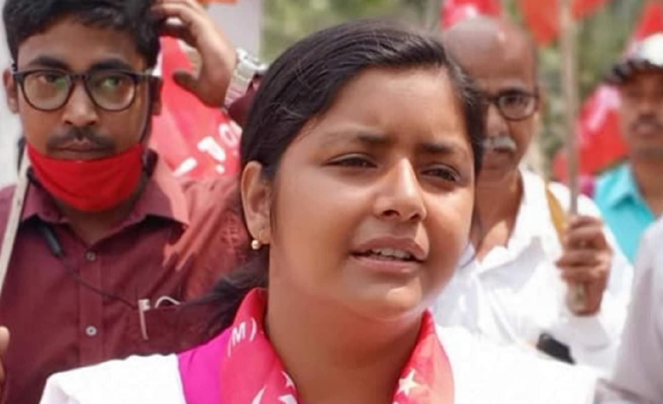 बंगाल में माकपा का ‘धार्मिक अवतार’, मंदिर का चक्कर लगा रहे धर्म अफीम है कहनेवाले