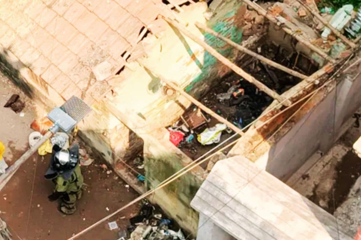 पश्चिम बंगाल चुनाव से पहले कोलकाता के क्लब में बम विस्फोट, 5-6 बम मिले