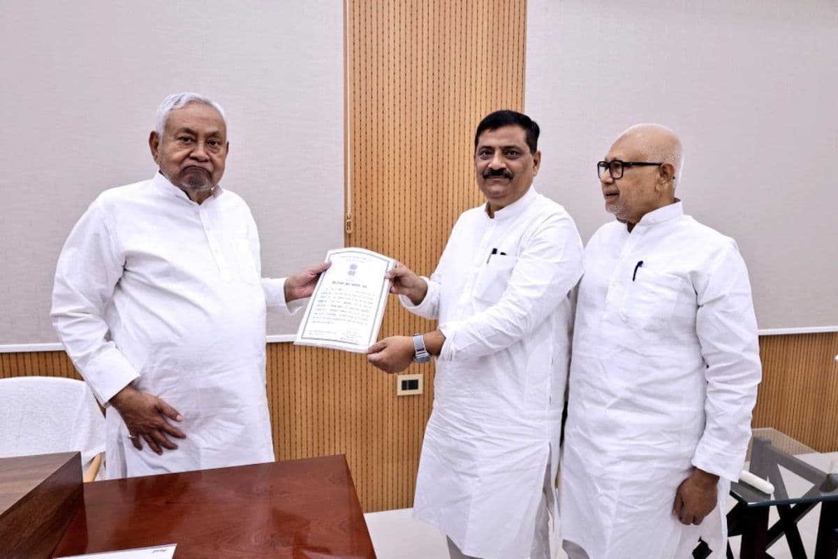 नीतीश दिल्ली में रहकर भी बिहार पर रखेंगे निगाह, अगले सीएम फेस पर संजय झा बोले- उन्होंने कोई ऐलान नहीं किया