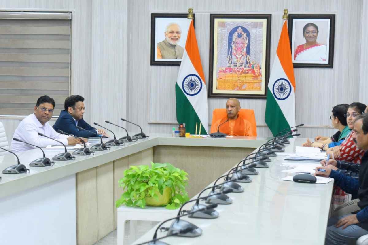 होली में माहौल बिगाड़ने वालों पर चलेगा सीएम योगी का डंडा!