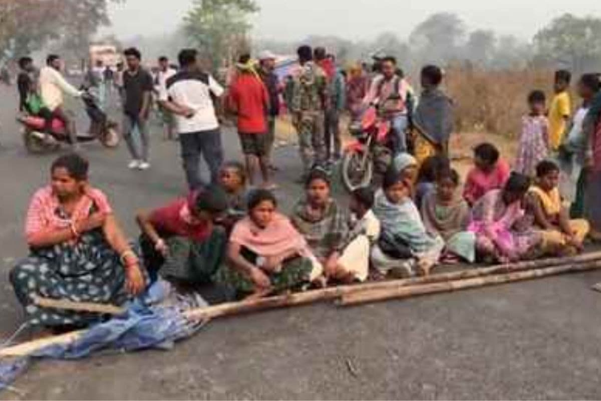 सड़क हादसे में महिला की मौत, गुस्साये लोगों ने एनएच-75 को 3 घंटे किया जाम