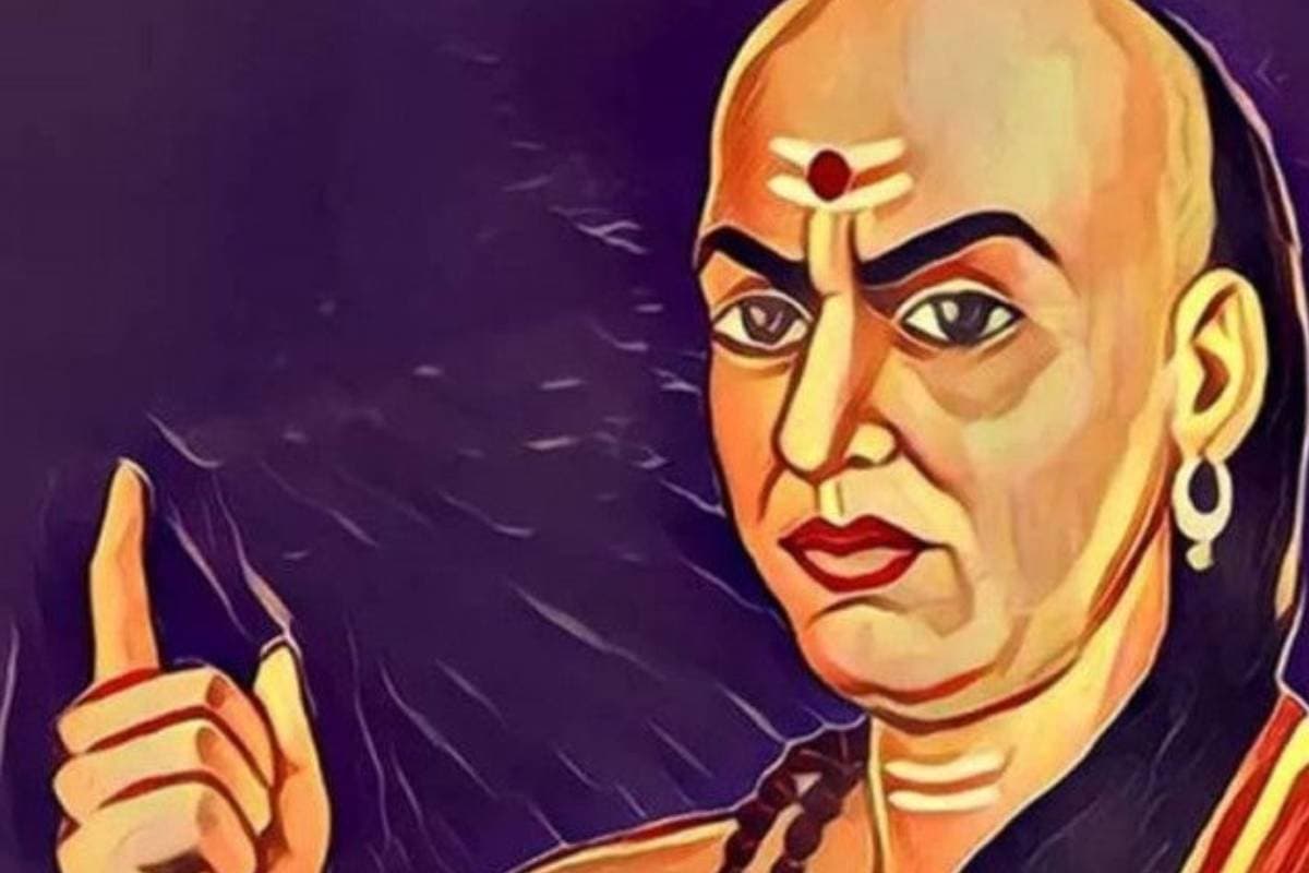 ये 4 तरह के लोग दुनिया को तिनके जैसा समझते हैं – चाणक्य नीति