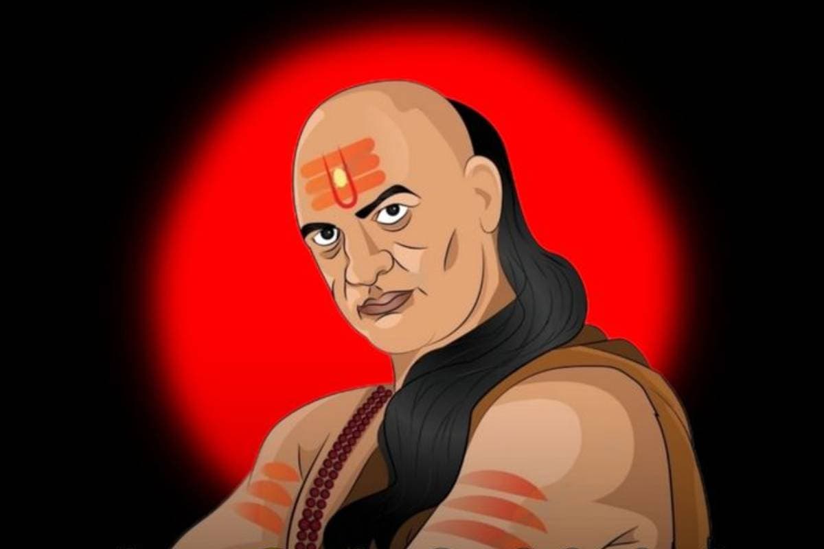 जिन लोगों में होती हैं ये 4 बुरी आदतें, उनसे कोसों दूर रहती है सफलता – चाणक्य नीति