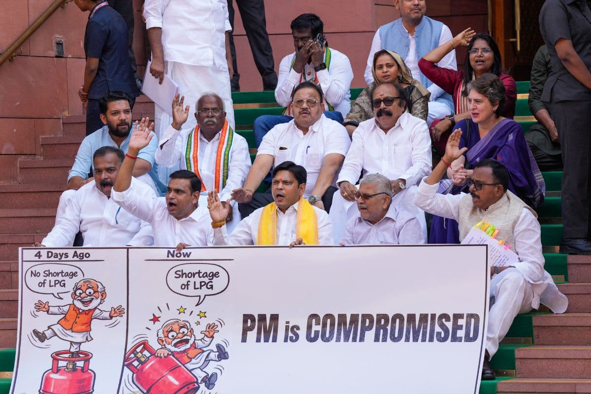 गुमराह कर रही सरकार… LPG गैस संकट पर कांग्रेस ने लगाया आरोप, प्रियंका गांधी बोलीं- जनता कब तक सहेगी?