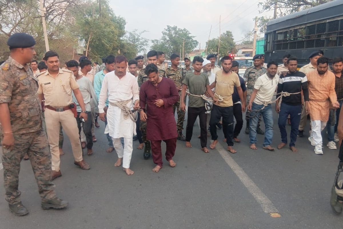 धनबाद के बलियापुर में बवाल के बाद पुलिस का बड़ा एक्शन, एक दर्जन से अधिक लोग हिरासत में