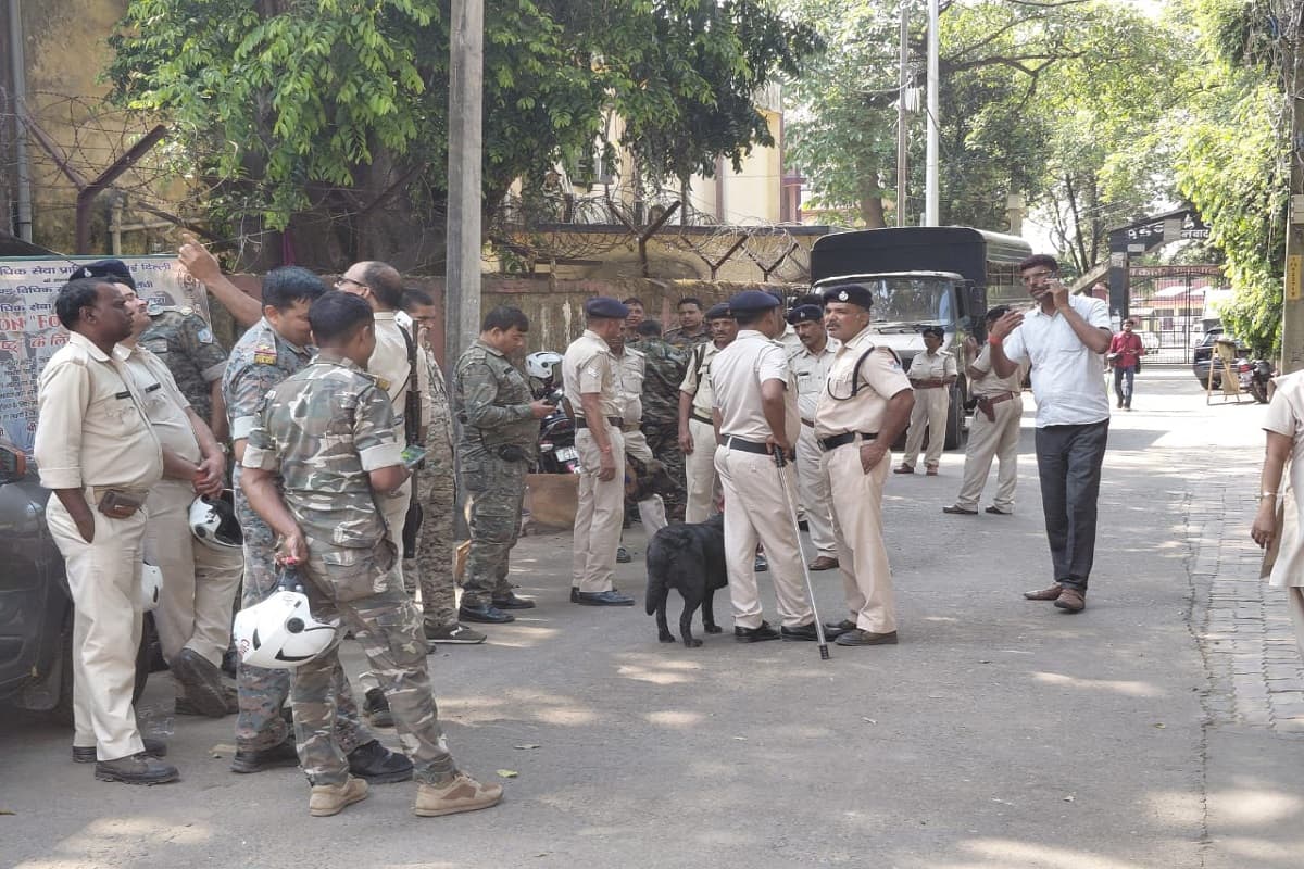 साहिबगंज के बाद धनबाद कोर्ट को फिर मिली बम से उड़ाने की धमकी, प्रशासन में हड़कंप