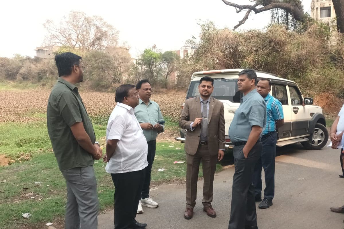 मुख्य सचिव के सरप्राइज दौरे से धनबाद के SNMMCH में मचा हड़कंप, अव्यवस्था देख गुस्से से तमतमाये