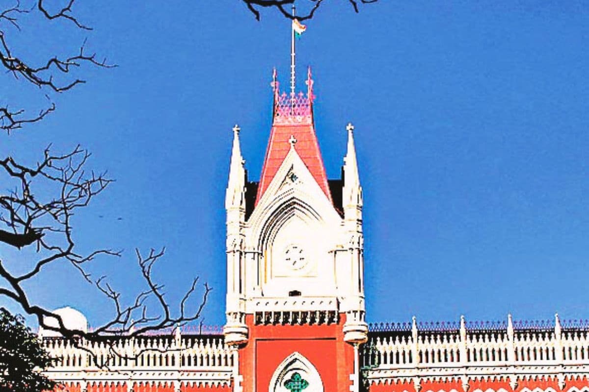 बंगाल चुनाव 2026: अफसरों के तबादले पर हाईकोर्ट में भिड़े चुनाव आयोग और सरकार के वकील