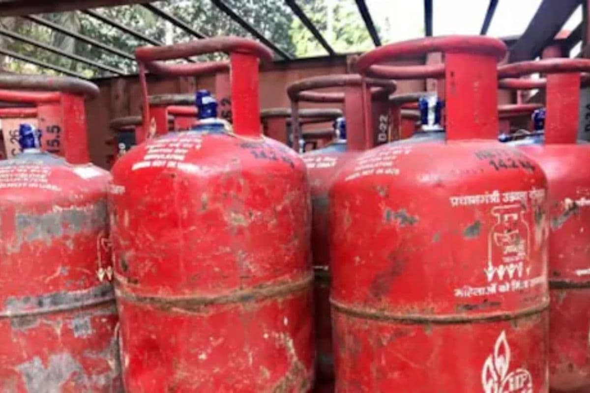 होली से पहले फ्री गैस सिलेंडर चाहिए तो फटाफट कर लें ये काम, जानें किसे मिलेगा लाभ