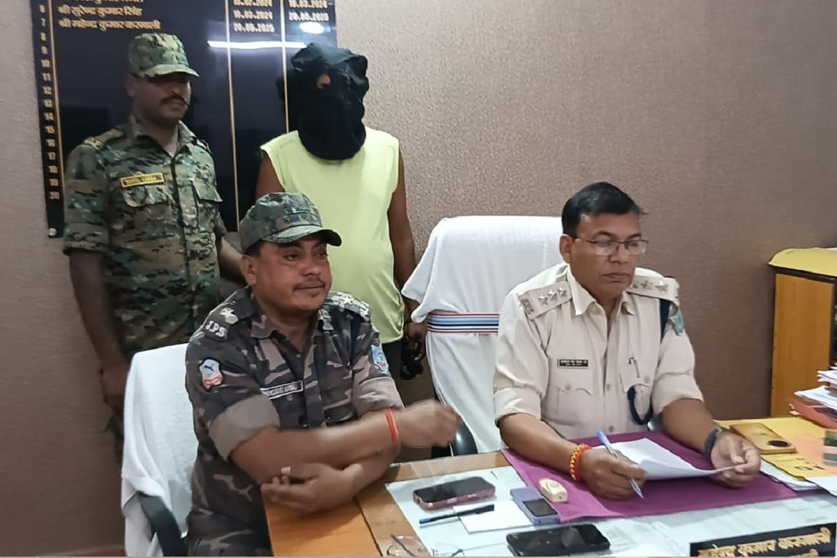 गुमला में लोडेड पिस्तौल लेकर घूम रहा था शातिर बदमाश, पुलिस ने धर दबोचा