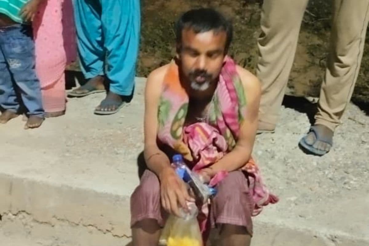 गुमला में ‘बच्चा चोर’ की अफवाह पर भारी बवाल, ग्रामीणों ने युवक को बनाया बंधक, पुलिस ने बचाई जान