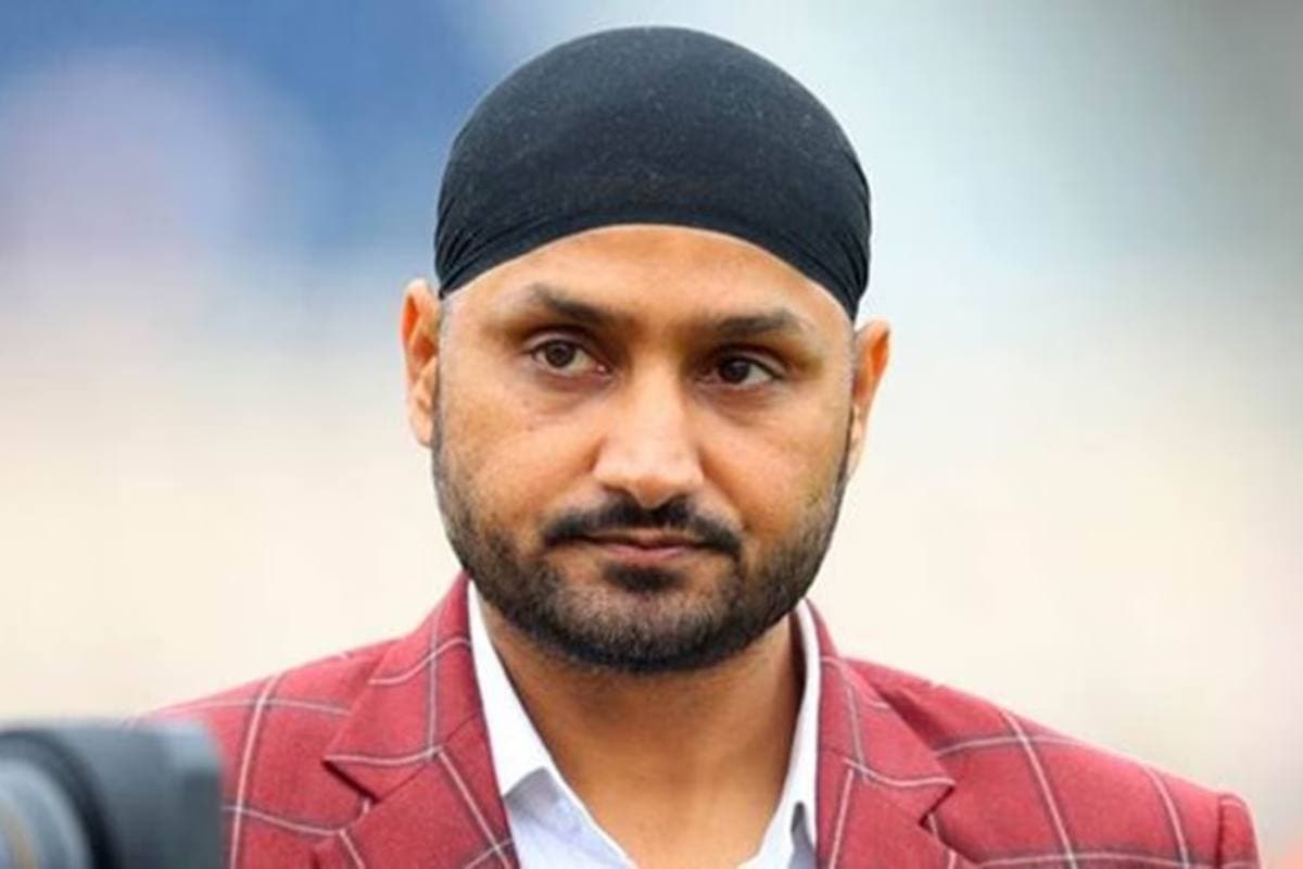 कमेंट्री पर सवाल उठाने पर भड़के हरभजन सिंह, फैन के साथ की गाली गलौज