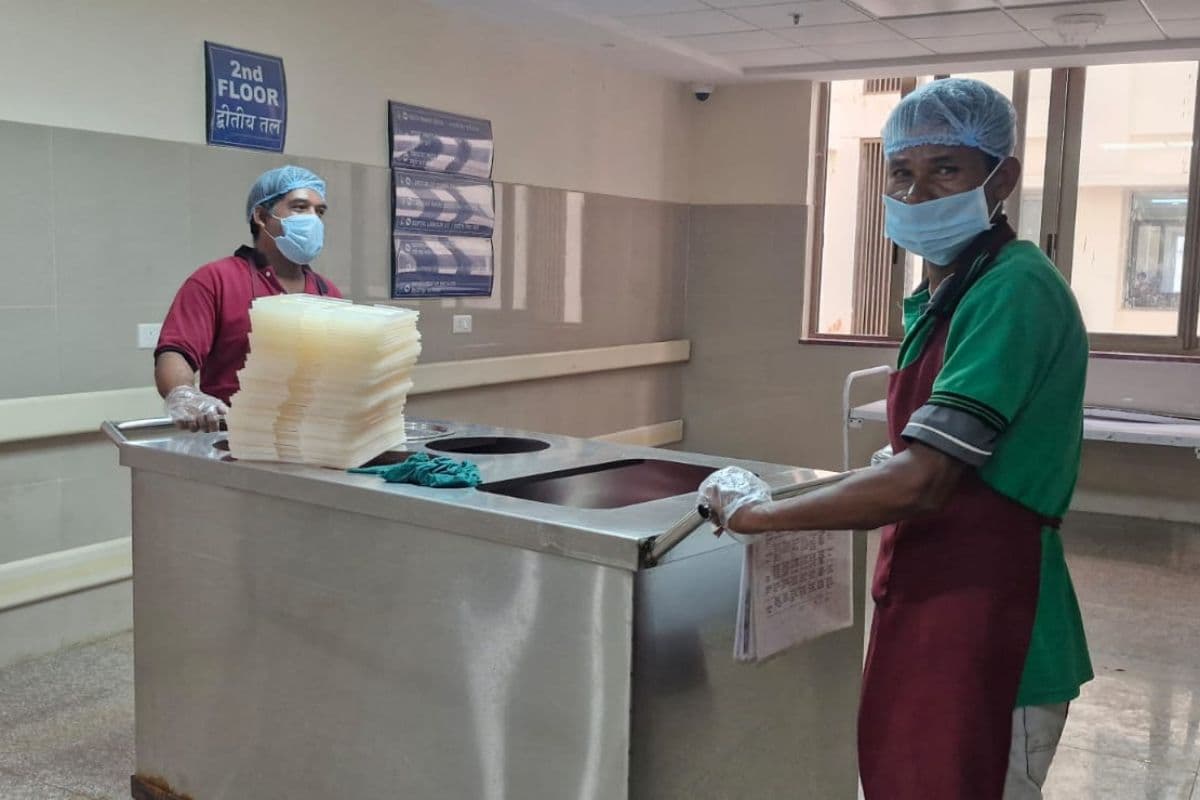 गैस की कमी से मरीजों की थाली पर संकट! कोल्हान के अस्पतालों में कुछ ही दिनों का बचा स्टॉक