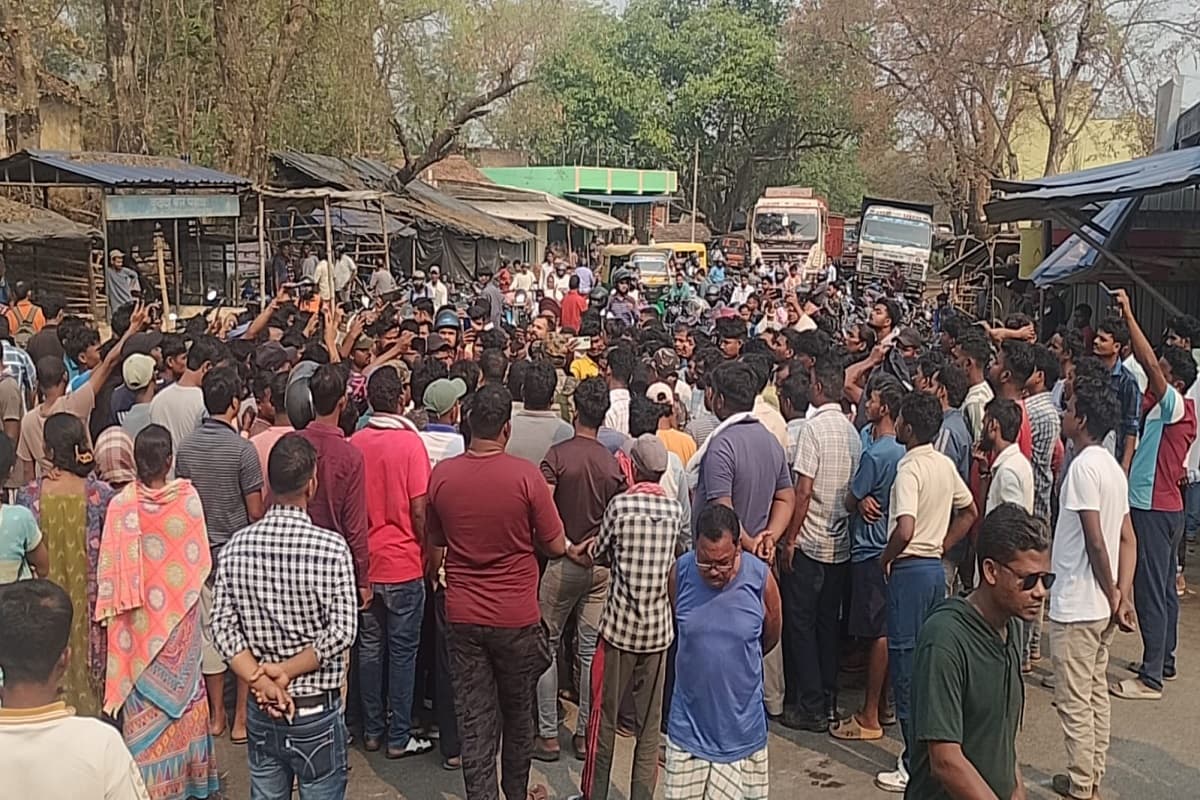 जमशेदपुर के सुंदरनगर में सड़क जाम, मुआवजे को लेकर रातभर ग्रामीणों का प्रदर्शन
