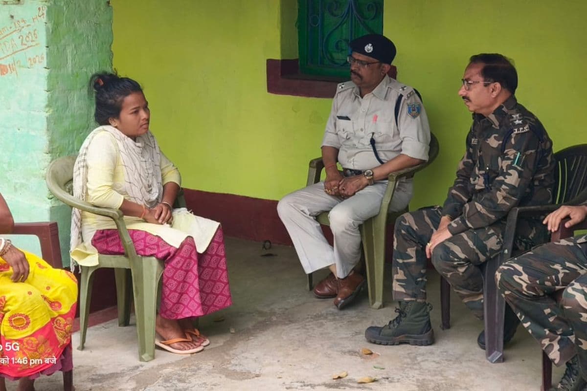 बंदूक छोड़ो, घर लौटो! झारखंड पुलिस ने मिसिर बेसरा के परिजनों को समझाया पुनर्वास का रास्ता