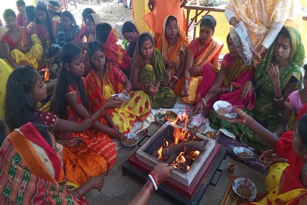 खरसावां में पांच कुंडीय गायत्री महायज्ञ का समापन, गायत्री मंत्रों से गूंजा बड़ाबांबो