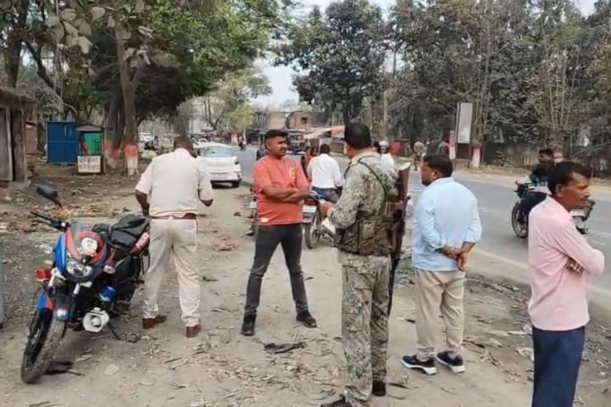 कोडरमा में दरिंदगी की हद: सिर कटा महिला का शव अर्धनग्न हालत में बरामद, पुलिस के लिए बड़ी चुनौती