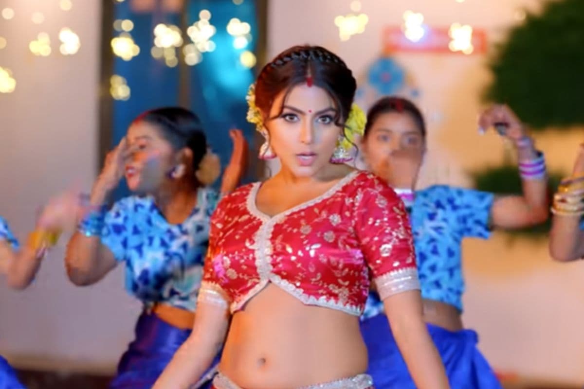 लाल लहंगे में माही श्रीवास्तव ने चलाया जादू, ‘मेहरी के नखरा’ ने यूट्यूब पर पार किया 40 मिलियन व्यूज